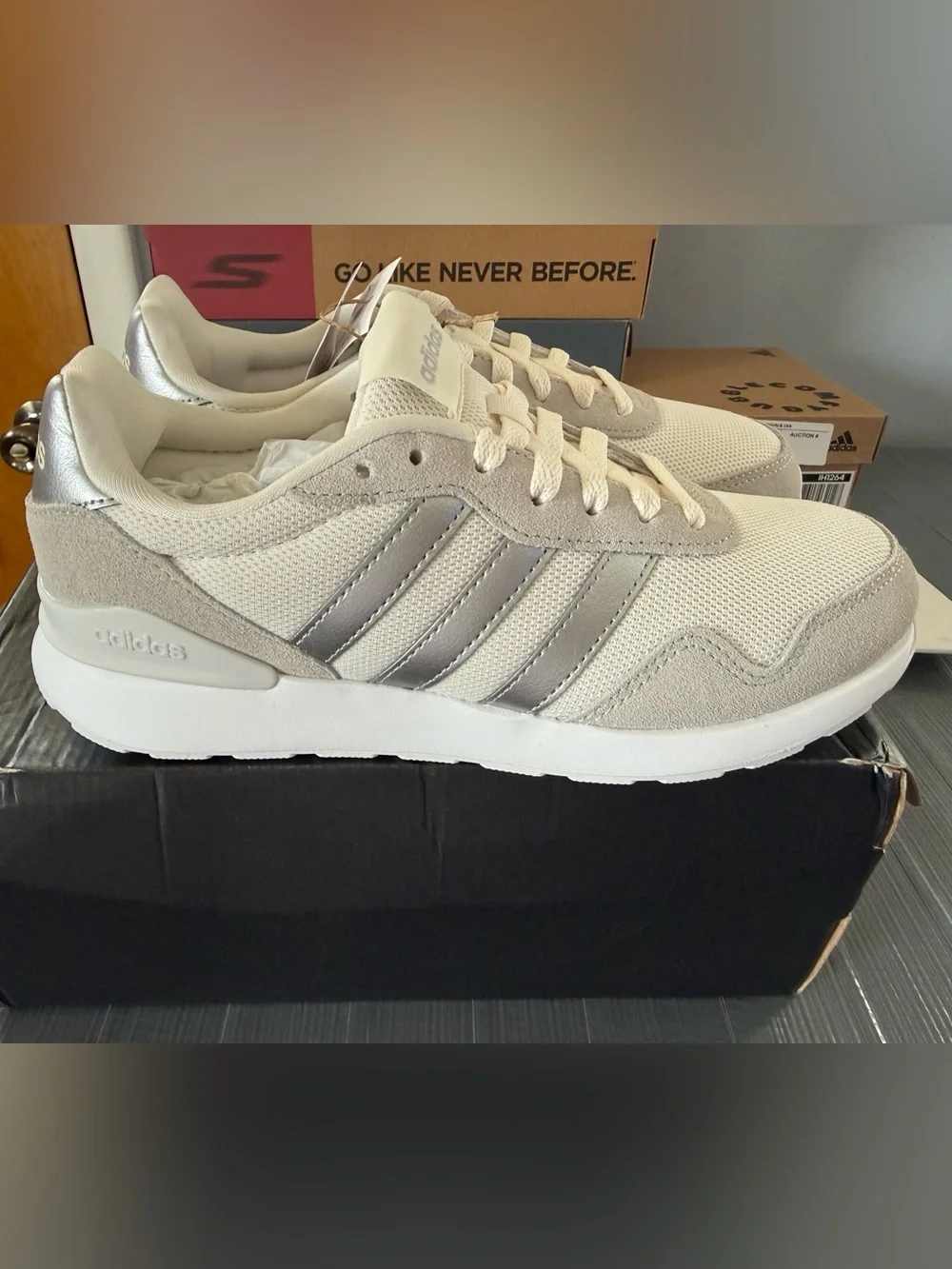 adidas Casual Runner Sneakers 60s 4.0 in Cream & Light Gray